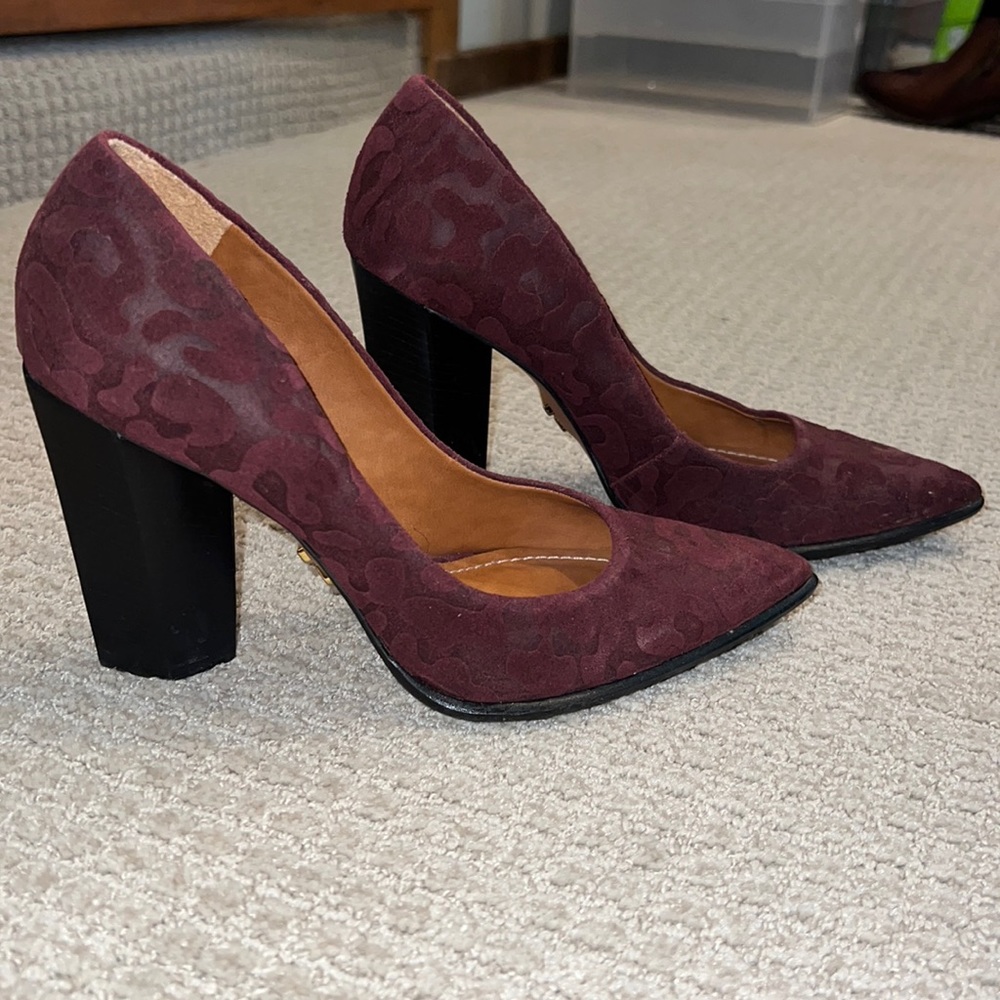 Carrano Cabernet burgundy leopard print heels size 6